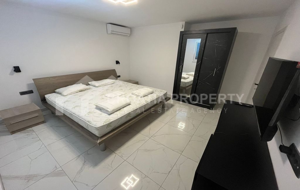 spacious detached house near the sea ciovo - 3667 (10)