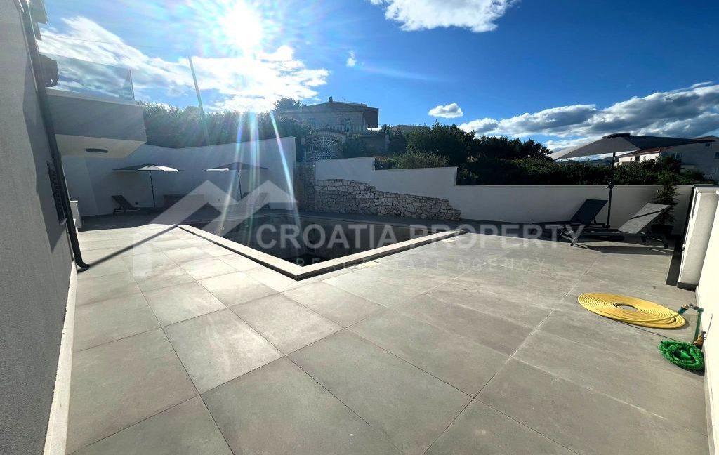 spacious detached house near the sea ciovo - 3667 (2)