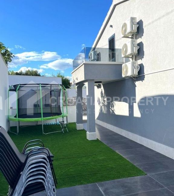 spacious detached house near the sea ciovo - 3667 (5)