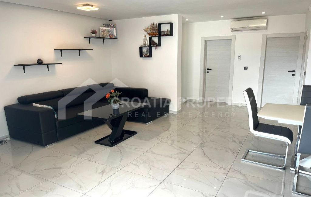 spacious detached house near the sea ciovo - 3667 (7)