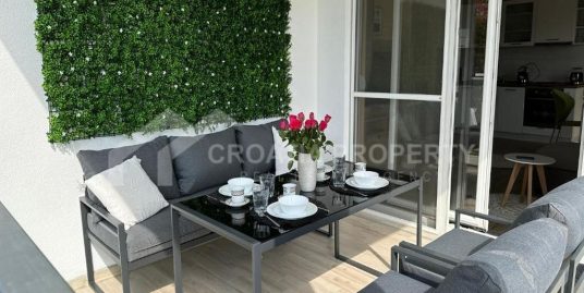 Stilvolles Apartmenthaus in Strandlage Tribunj