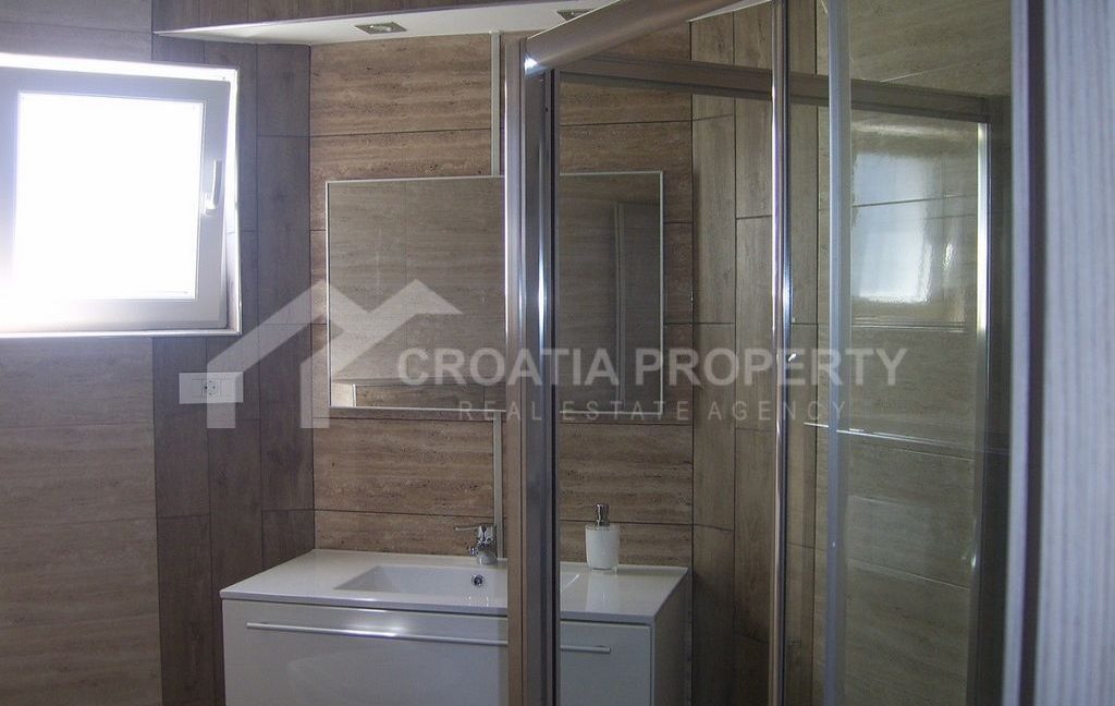 furnished sea view villa in city centre rogoznica - 3700 (12)