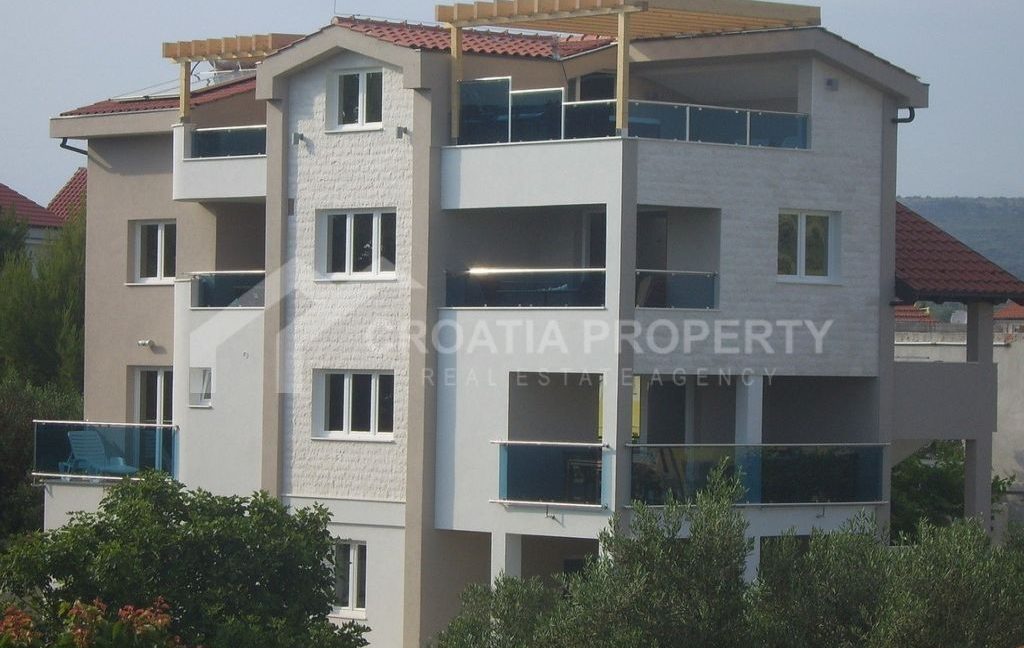 furnished sea view villa in city centre rogoznica - 3700 (13)