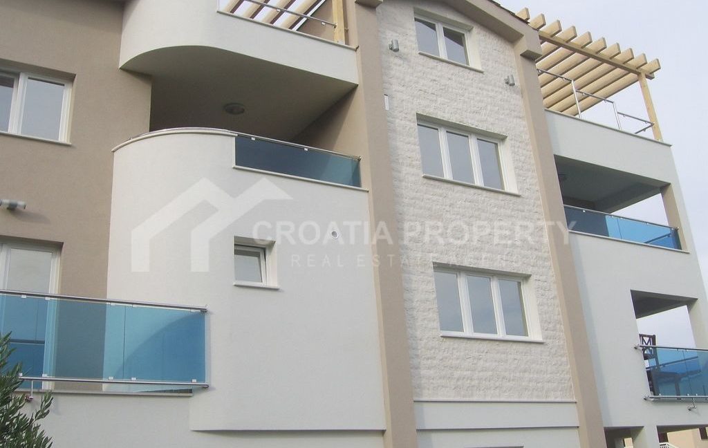 furnished sea view villa in city centre rogoznica - 3700 (2)