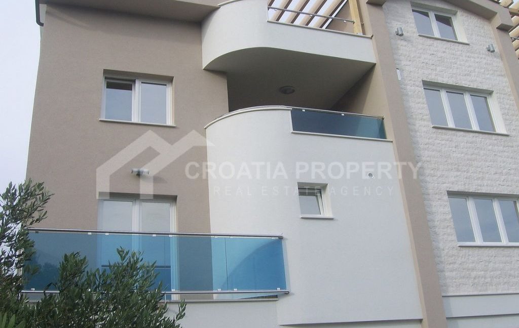 furnished sea view villa in city centre rogoznica - 3700 (3)