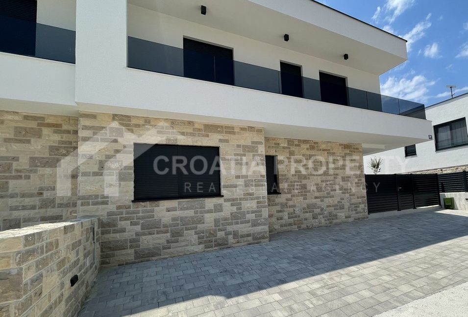 new two story modern design house murter (1)