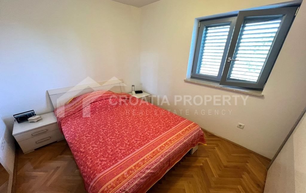 seaside furnished apartment with parking space podstrana (5)