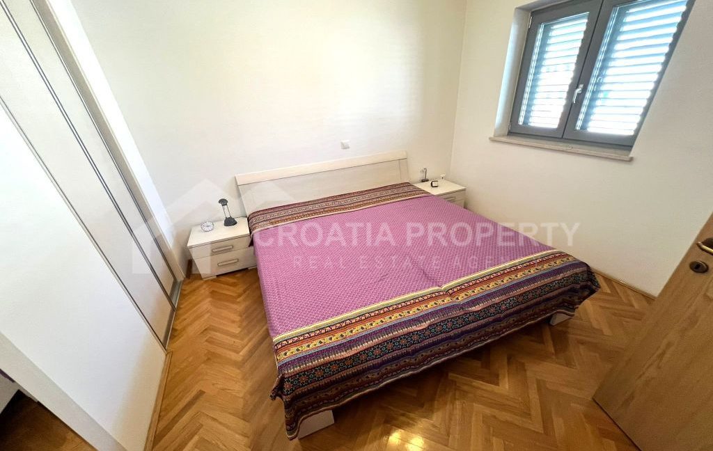 seaside furnished apartment with parking space podstrana (6)