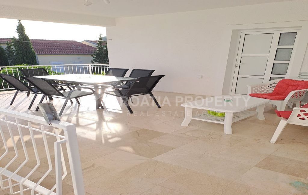spacious house with garage and sea view balcony drage (14)