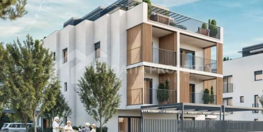 Two story apartment with garden Kastela