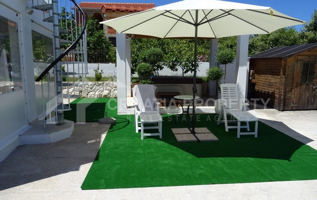 beautiful villa near the sea rogoznica - 3727 (13)