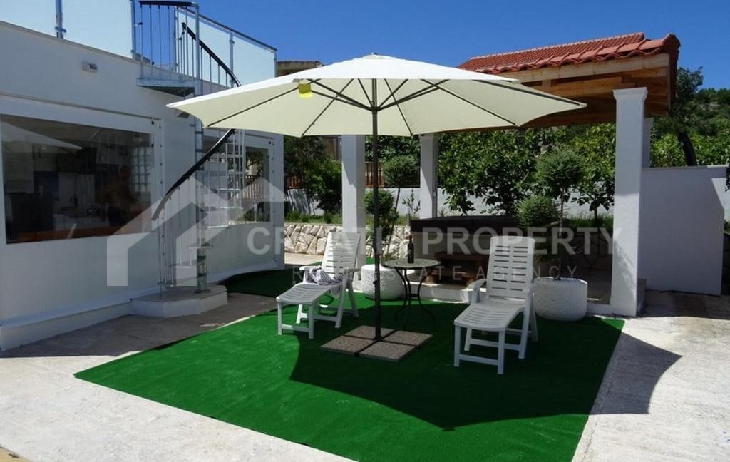 beautiful villa near the sea rogoznica - 3727 (9)
