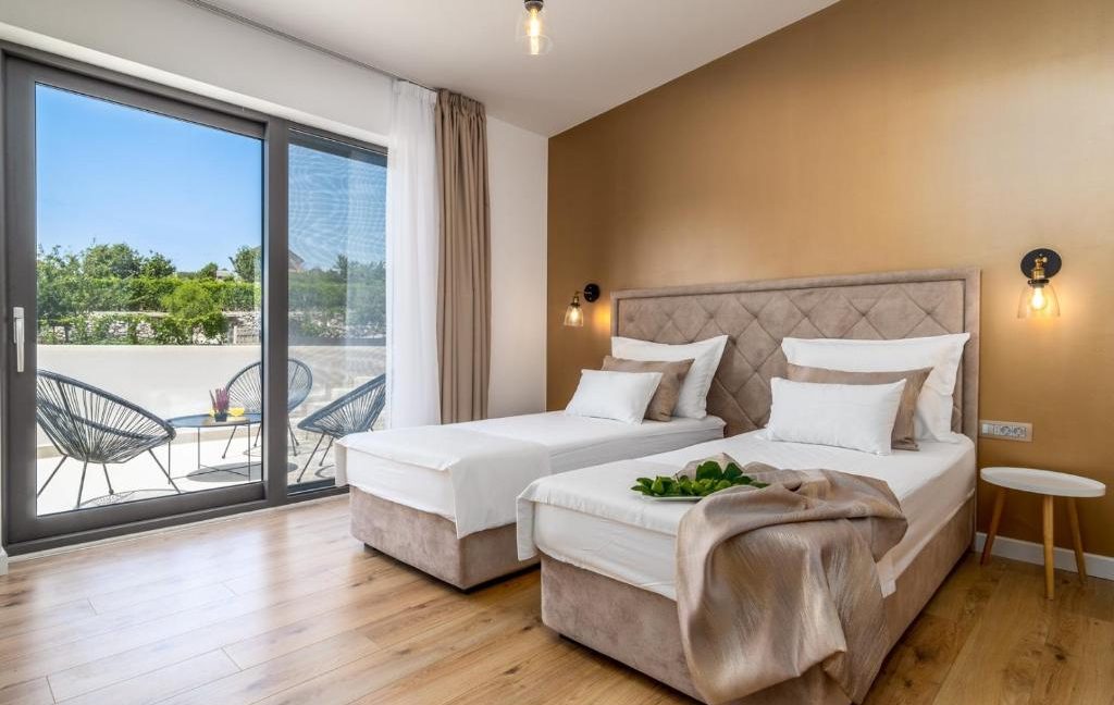 exquisite pool villa in tranquil area omis - 3731 (11)