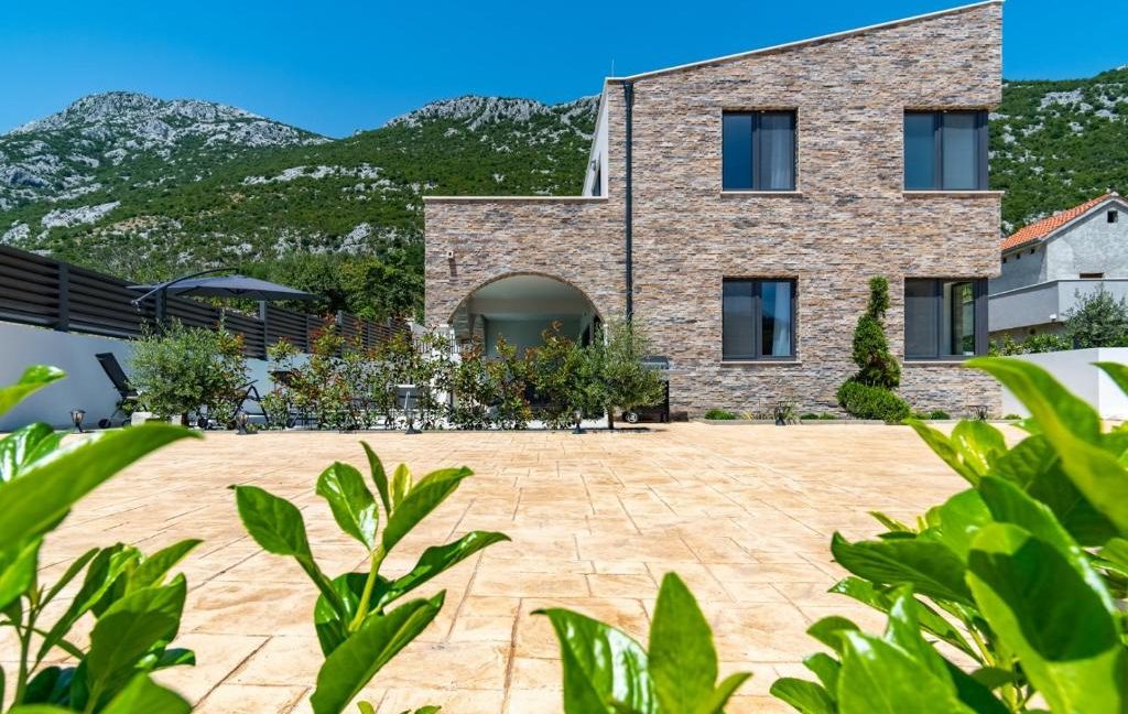 exquisite pool villa in tranquil area omis - 3731 (16)