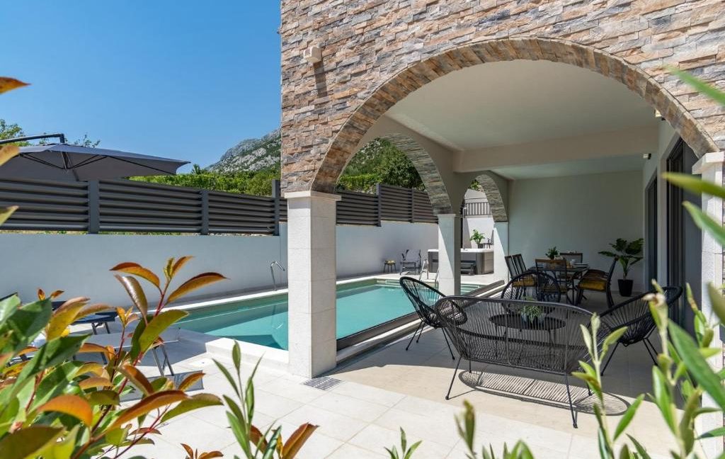 exquisite pool villa in tranquil area omis - 3731 (3)