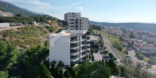 New second floor apartment with balcony Makarska
