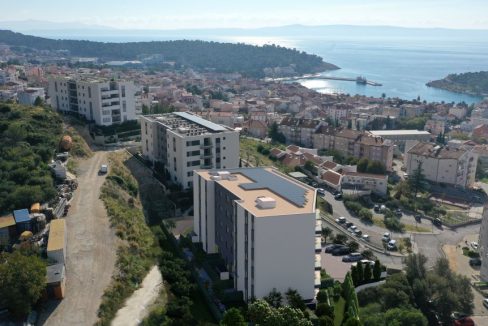 new spacious apartment with garden makarska - 3768 (1)