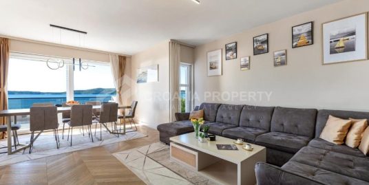 Exclusive penthouse near the beach Brodarica