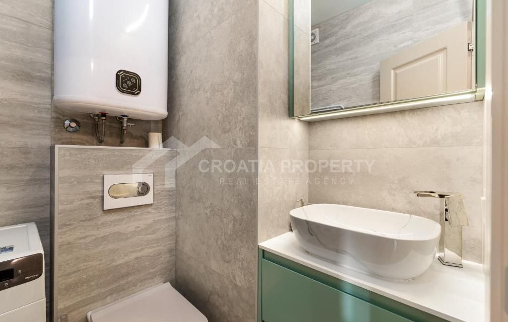 exclusive penthouse near the beach sibenik (12)