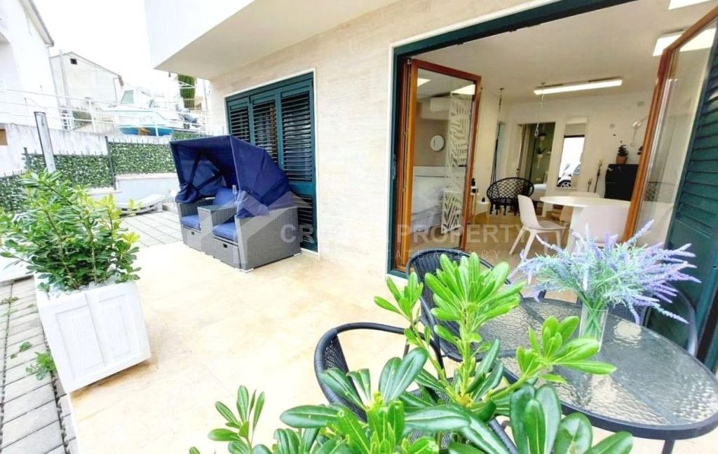 fully equipped seaside apartment ciovo - 3755 (1)