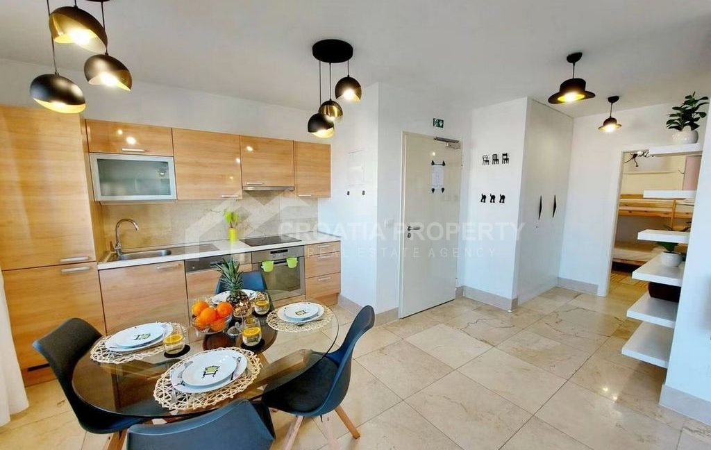 furnished apartment near the beach ciovo (1)