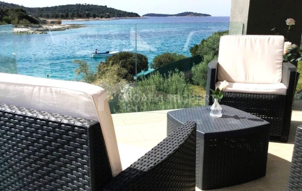 modern first row villa rogoznica (1)
