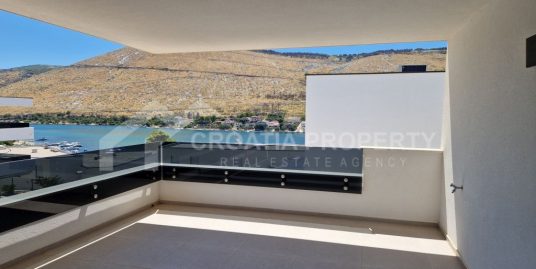 New penthouse near the beach Grebastica