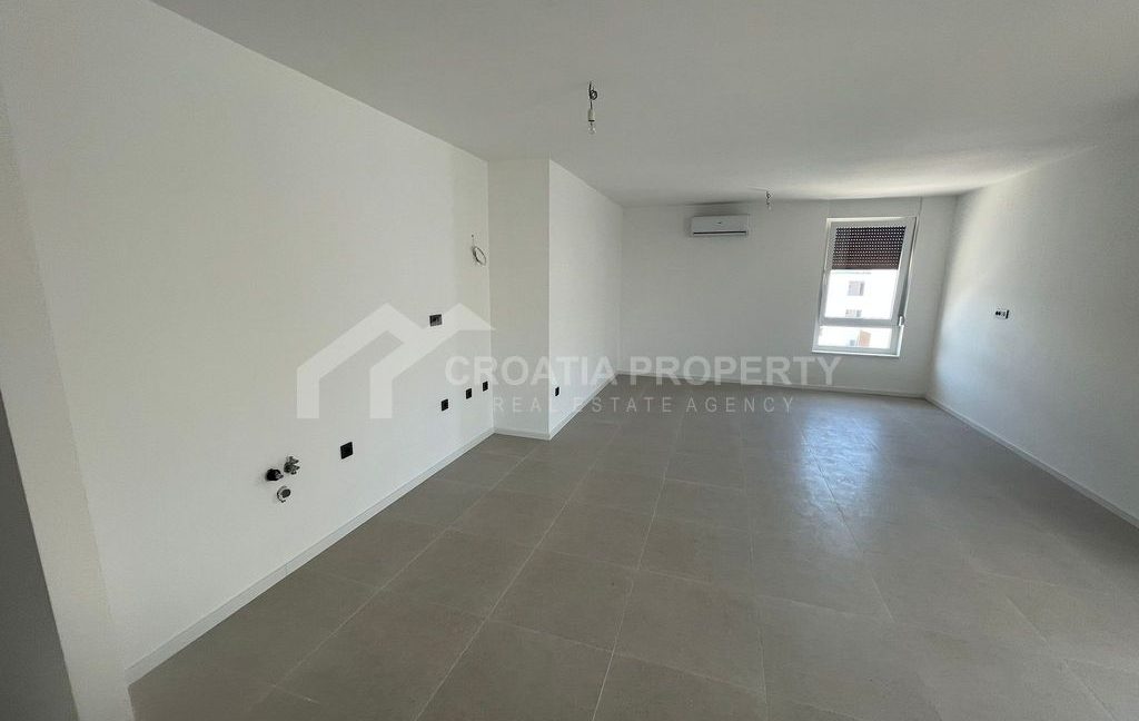 new penthouse near the beach grebastica (10)