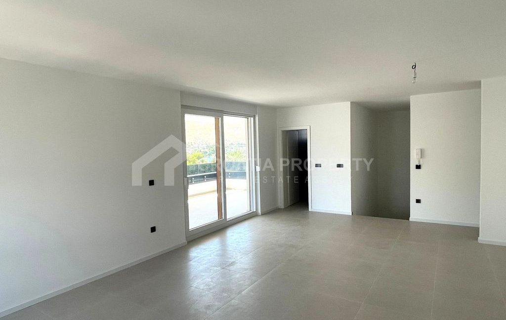 new penthouse near the beach grebastica (11)
