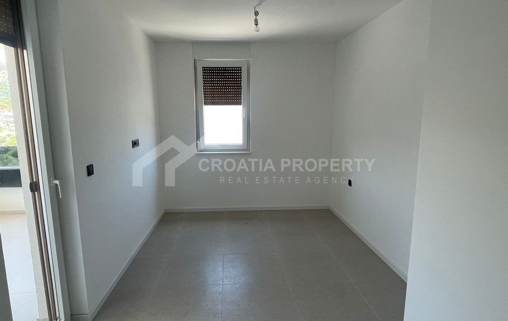new penthouse near the beach grebastica (17)