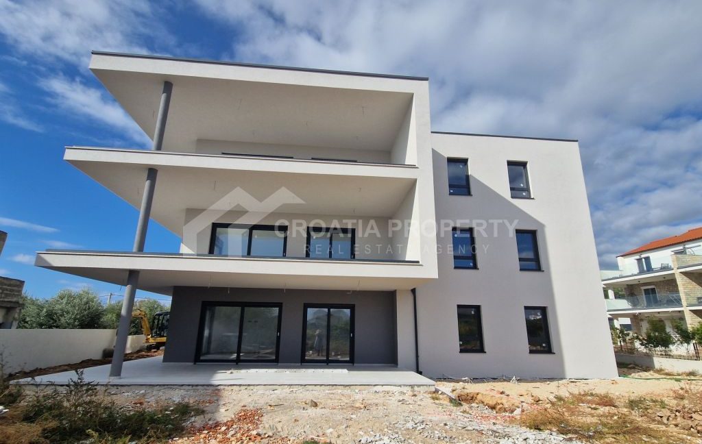 new spacious apartment near the beach tribunj (1)