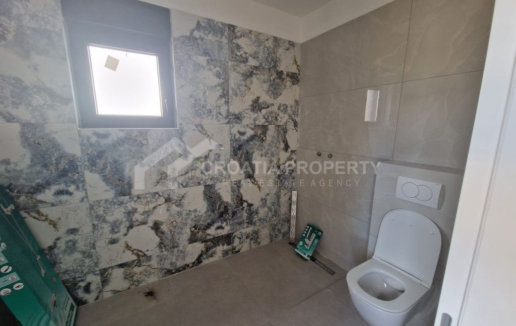 new spacious apartment near the beach tribunj (2)