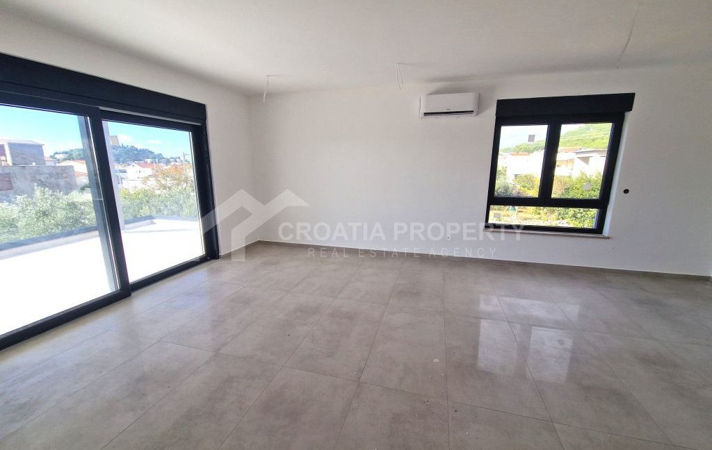 new spacious apartment near the beach tribunj (5)