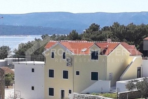 one bedroom apartment with parking lot brac - 3572 (1)