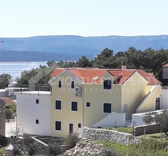one bedroom apartment with parking lot brac - 3572 (1)