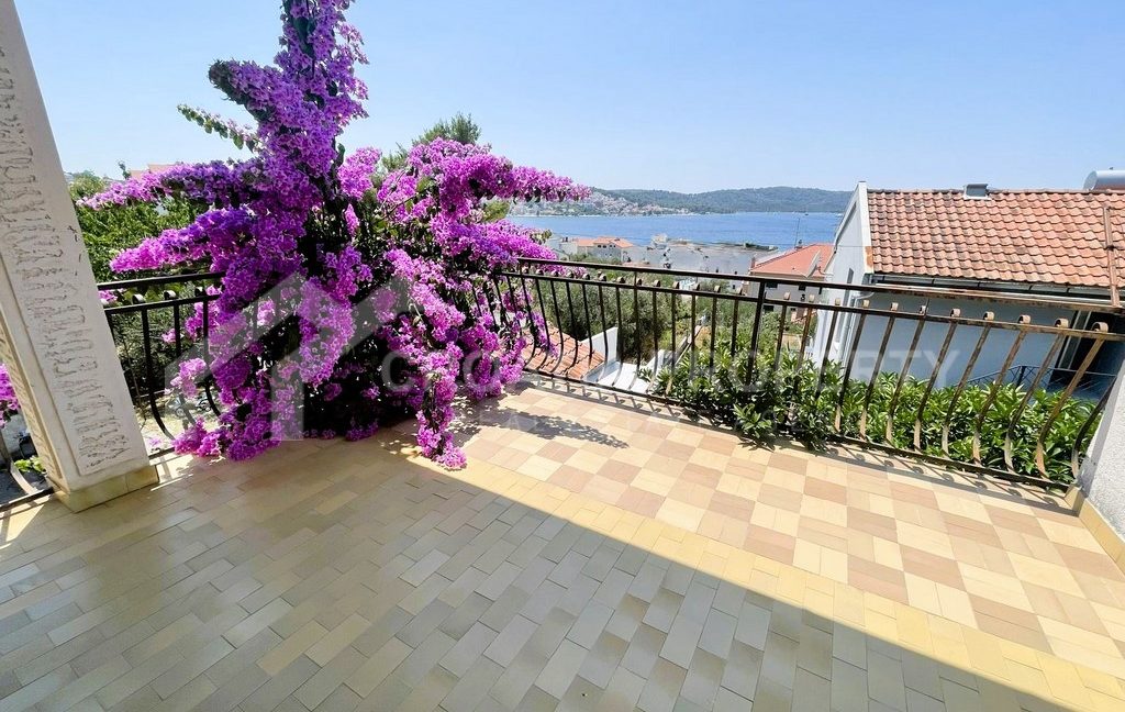 spacious beach house with sea view ciovo - 3736 (1)