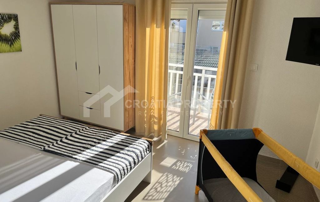 spacious house near the beach and city centre rogoznica - 3769 (11)