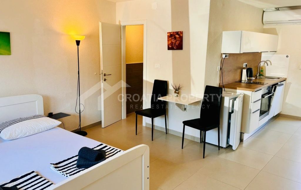 spacious house near the beach and city centre rogoznica - 3769 (17)