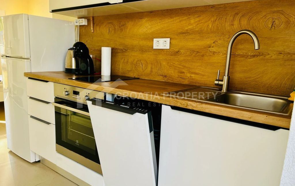 spacious house near the beach and city centre rogoznica - 3769 (19)