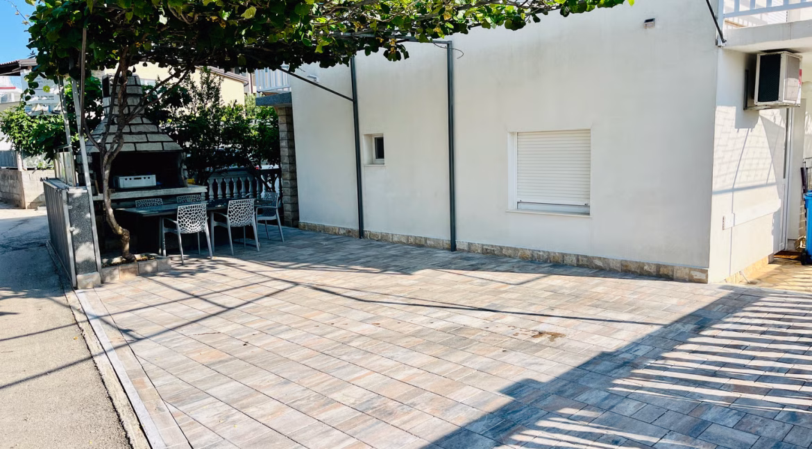 spacious house near the beach and city centre rogoznica - 3769 (2)