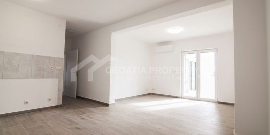 Spacious sea view apartment with two balconies  Brac