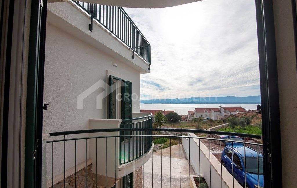 spacious sea view apartment with parking lot brac (4)