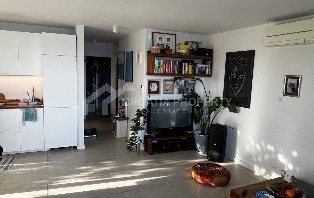first row apartment with a pool and terrace peljesac (3)