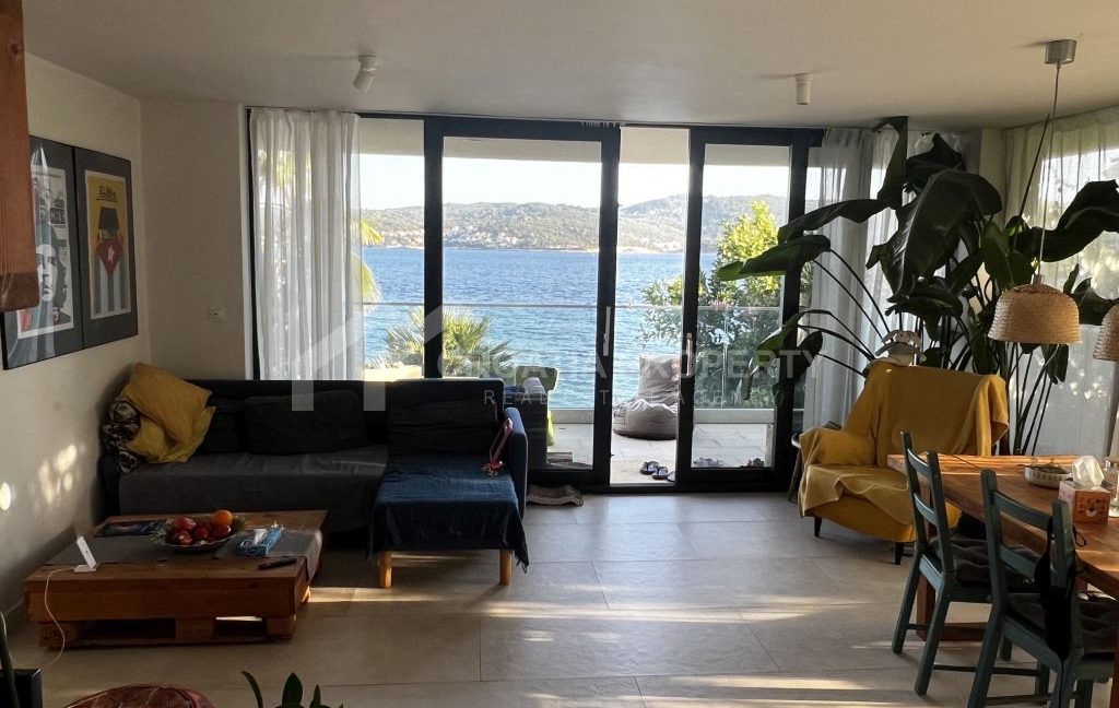 first row apartment with a pool and terrace peljesac (4)