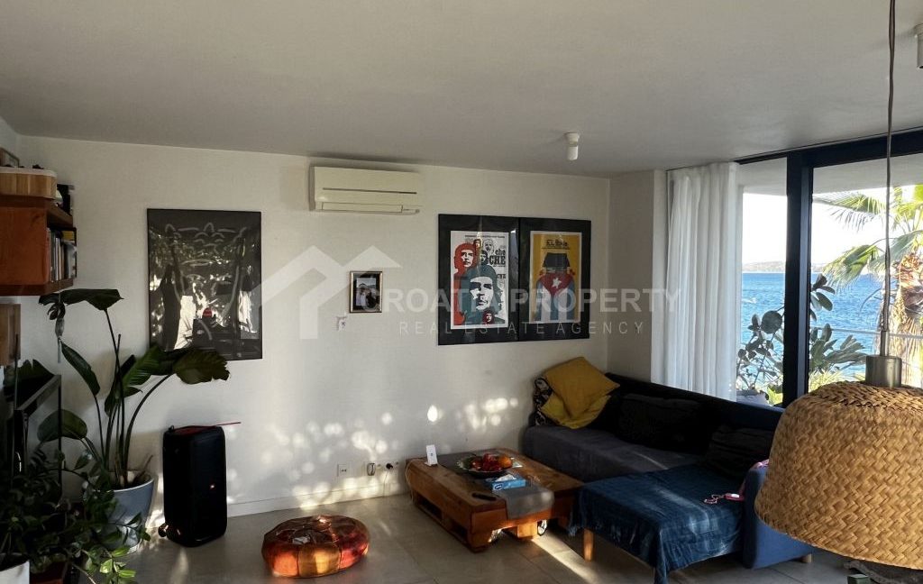 first row apartment with a pool and terrace peljesac (5)