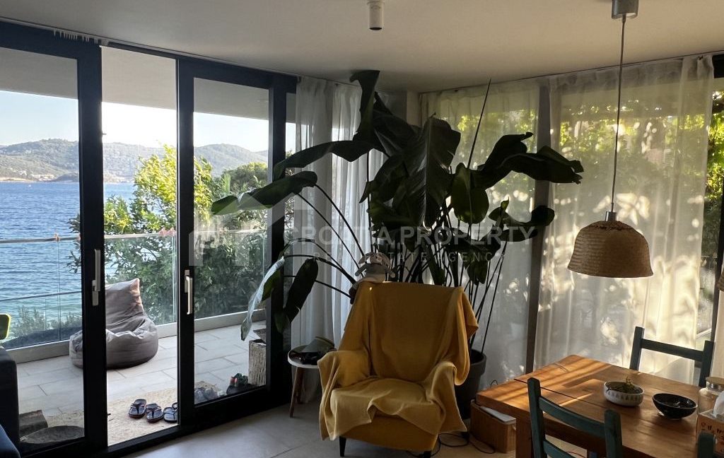 first row apartment with a pool and terrace peljesac (6)
