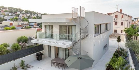Fully furnished posh villa with pool Brac