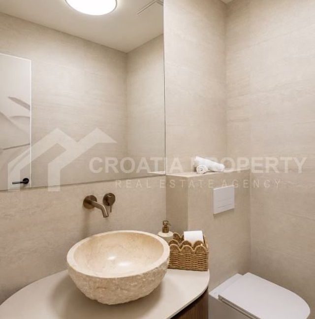 fully furnished posh villa with pool brac (11)
