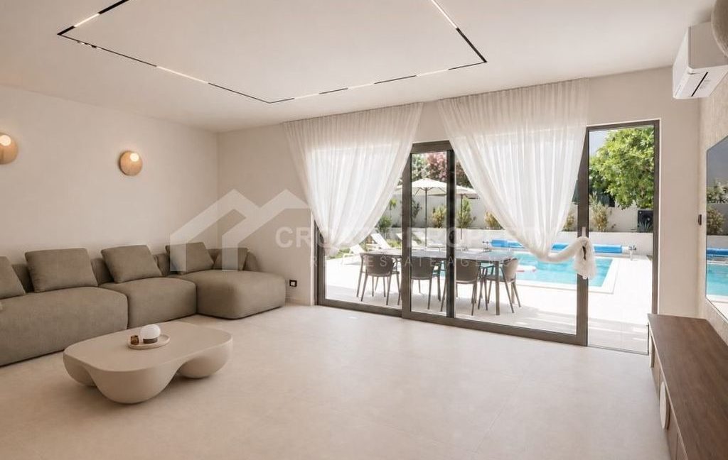 fully furnished posh villa with pool brac (4)