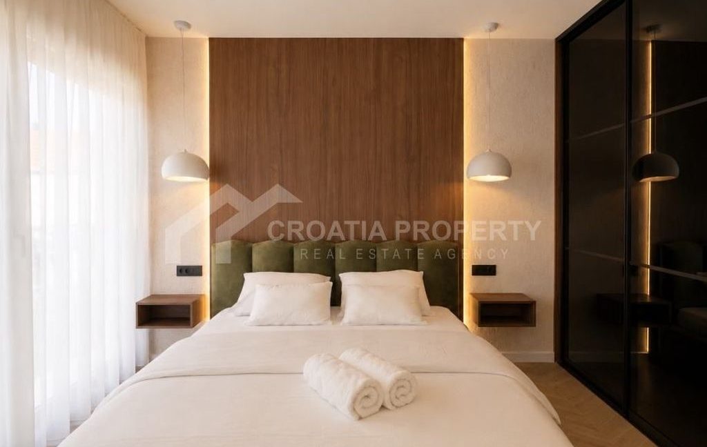 fully furnished posh villa with pool brac (7)